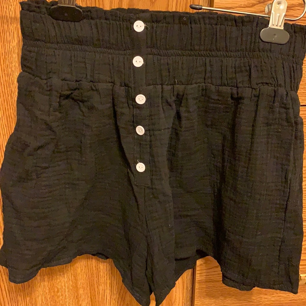 ⭐️FREE/$25 purchase⭐️ Black linen shorts